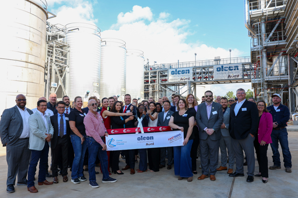 Group picture at the Oleon Conroe plant